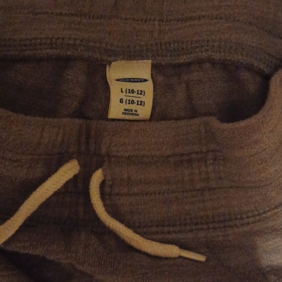 A set of two women's pants in size small. Gray jogging pants and black jeans. - Picture 6 of 6